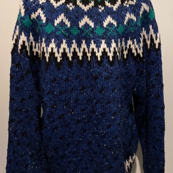 BY PETER ENGLAND PULLOVER , SIZE MEDIUM UNISEX - Picture 3 of 3